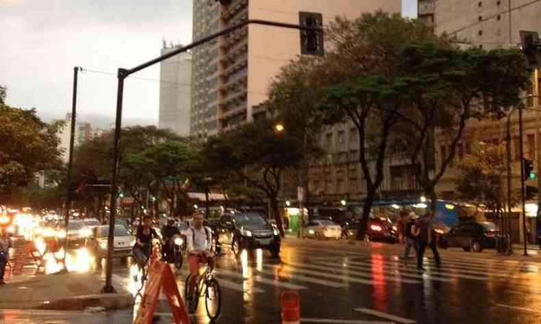 Voltou a chover na capital mineira no final da tarde, mas principais ocorrncias foram registradas pela manh, durante temporal(foto: Celina Aquino/EM/DA Press)