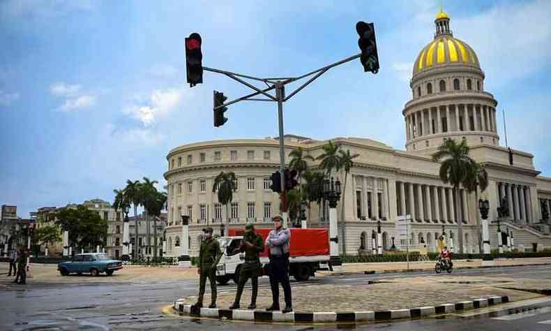 Ruas de Havana estavam vazias nesta quarta-feira, aps confrontos e morte em protestos contra o governo(foto: Yamil Lage/AFP)