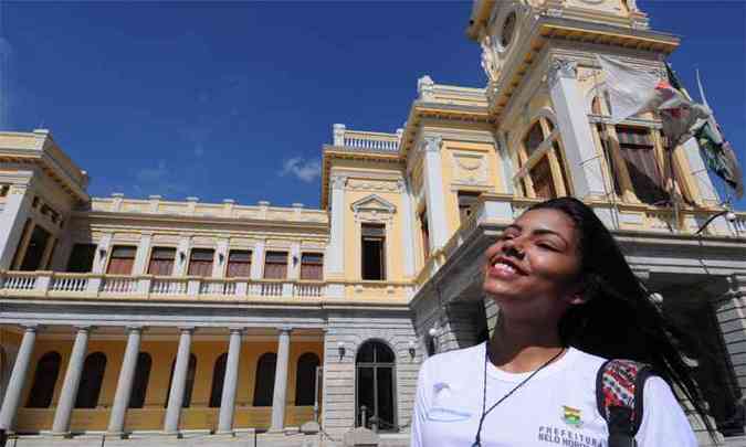 Rogria Souza, de 14 anos, se disse impressionada com arquitetura do prdio da Praa da Estao(foto: Gladyston Rodrigues/EM/DA Press)