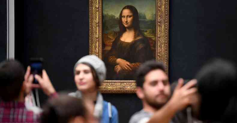 Na visita virtual ao Museu do Louvre,  possvel observar a 'Mona Lisa' sem ter que disputar a viso com outros visitantes(foto: ERIC FEFERBERG/AFP)