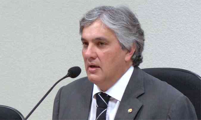 Senador Delcdio Amaral foi citado em delao premiada pelo ex-diretor da Petrobras Paulo Roberto Costa, que o acusou de receber propina da empresa francesa Alstom(foto: Clio Azevedo/Agncia Senado )