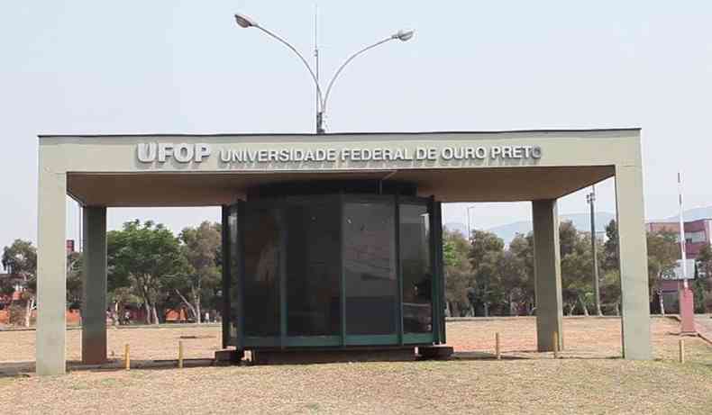 Fachada da entrada do campus da UFOP