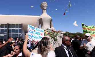 Estupro coletivo no Rio de Janeiro motivou protestos de mulheres em Braslia(foto: Wilson Dias/Agncia Brasil)