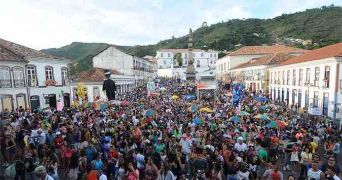Folies se divertem no carnaval de rua de Ouro Preto no ano de 2014(foto: Tulio Santos/EM/D.A Press)