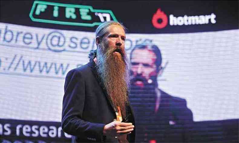 Aubrey de Grey, biomdico e pesquisador ingls: 