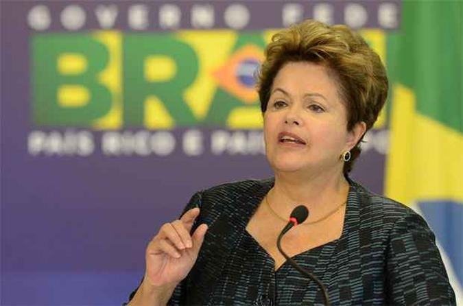 Dilma falou sobre a contrata��o de estrangeiros no programa Caf� com a Presidenta(foto: AFP PHOTO/Evaristo SA )