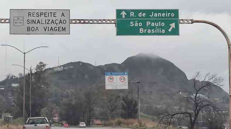 Chuva e clima frio dominam feriado em BH, como no alto da BR-356/BR-040 no Bairro Olhos D'gua nuvens clima fechado sada de BH