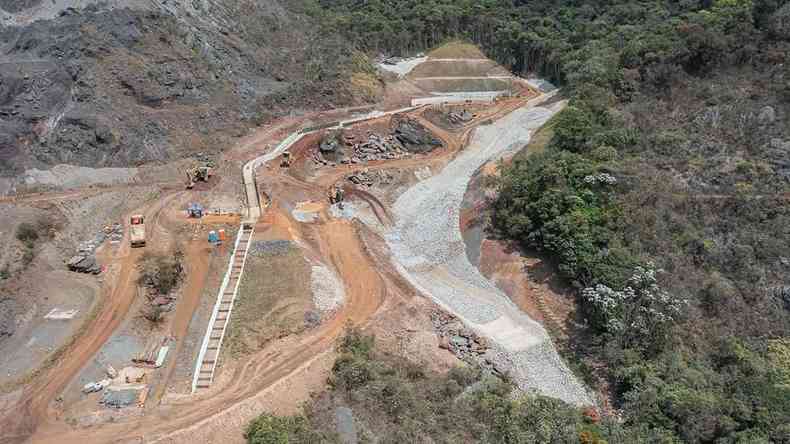 O dique Paracatu, da Mina Fazendo, em Catas Altas, Regio Central de Minas se destinava  conteno de sedimentos e est sendo eliminado