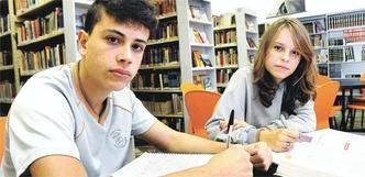 Os candidatos Rahvy Avelar e B�rbara Junqueira adotam a t�cnica de conciliar estudos com descanso para encarar a maratona de outubro(foto: Cristina Horta/EM/D.A Press)