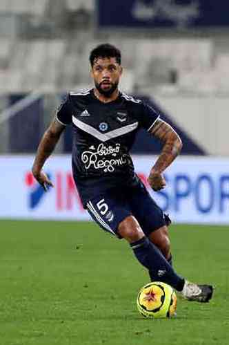 Otávio foi revelado pelo Athletico-PR, pelo qual atuou até 2017, e está em sua quinta temporada pelo Bordeaux