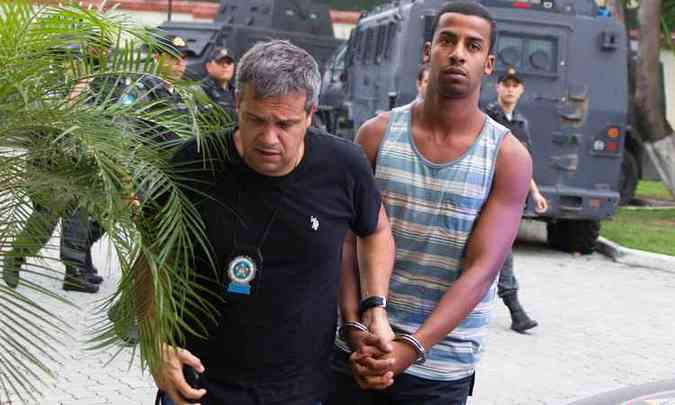 Rai de Souza (D), de 22 anos, um dos seis homens acusados de participar do estupro coletivo(foto: PAULO CAMPOS/ESTADO CONTEDO)