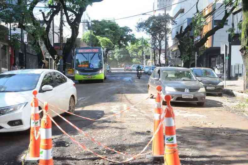 Trnsito em ruas j prejudicadas pelas chuvas pode piorar com pancadas na tarde de hoje(foto: Paulo Filgueiras/EM/D.A.Press)