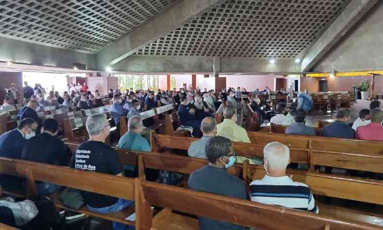 padres reunidos na Serra da Piedade