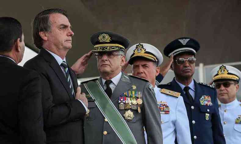 Bolsonaro e os comandantes que integram as Foras Armadas(foto: Marcos Corra/PR)