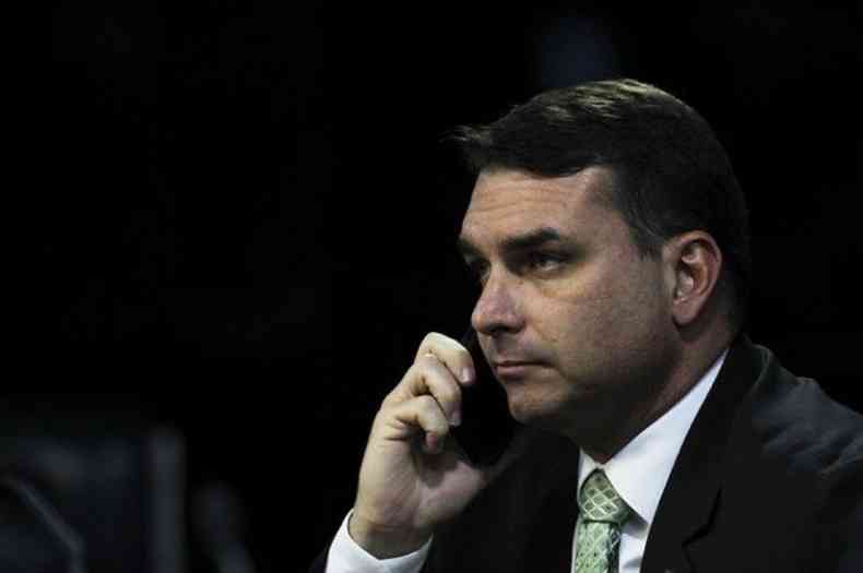 Flvio Bolsonaro  investigado pelo desvio de parte do salrio dos funcionrios de seu gabinete(foto: Beto Barata/Agencia Senado)