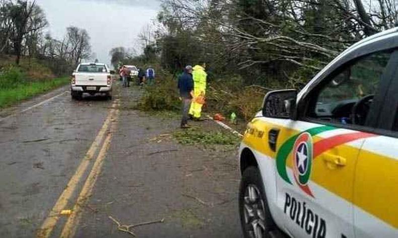 Os estragos foram registrados em 26 cidades catarinenses e os prejuízos ainda são contabilizados(foto: Reprodução ) Os estragos foram registrados em 26 cidades catarinenses e os prejuízos ainda são contabilizados(foto: Reprodução )