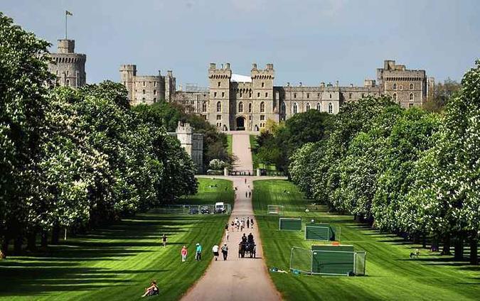 Lar da monarquia, mais de quinhentas pessoas vivem e trabalham no Castelo de Windsor(foto: Daniel LEAL-OLIVAS/AFP ) Lar da monarquia, mais de quinhentas pessoas vivem e trabalham no Castelo de Windsor(foto: Daniel LEAL-OLIVAS/AFP )