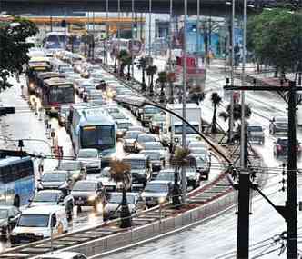 Chuva deixou a Avenida Tereza Cristina e outras vias congestionadas(foto: MARCOS MICHELIN/EM/D.A PRESS)