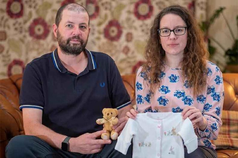 Kayleigh e Colin Griffiths fizeram campanha para a investigação depois que sua filha Pippa morreu(foto: BBC) Kayleigh e Colin Griffiths
