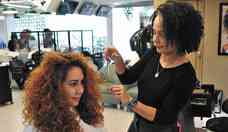 Mulheres dizem 'no'  ditadura dos cabelos alisados