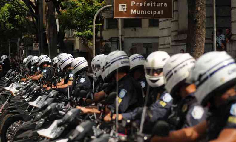 No ltimo final de semana, foram realizadas as provas objetivas do concurso que possibilitar o ingresso de 500 novos agentes na Guarda Municipal(foto: Leandro Couri/EM/D.A Press)