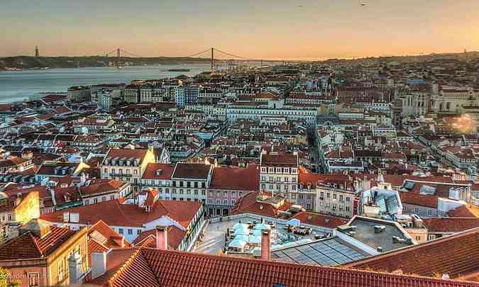 Lisboa - capital de Portugal e centro de vrias universidades.(foto: Alexander De Leon Battista - Wikipedia)
