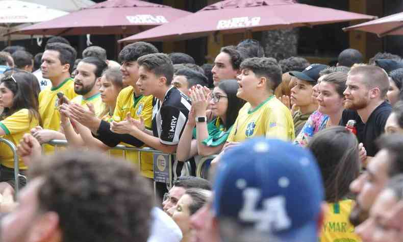 Torcedores do Brasil no bar