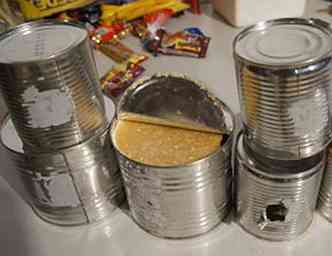 A pasta base de crack chegou aos destinatrios em latas e dentro de cestas de natal (foto: Reproduo O Imparcial)