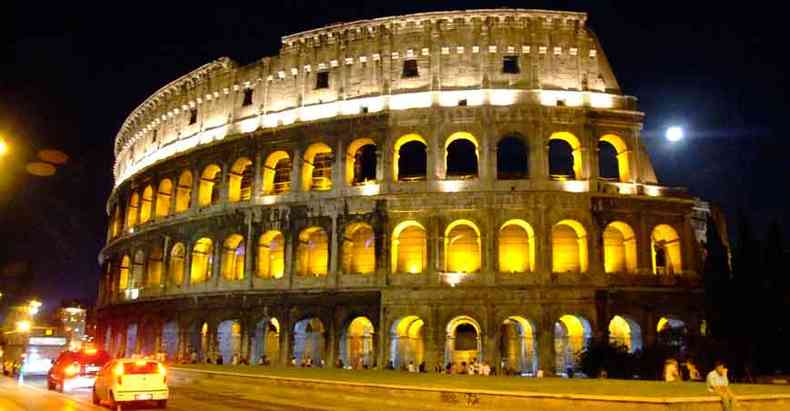 Coliseu de Roma, na Itlia. O seguro-viagem  obrigatrio para entrar na Europa(foto: Carlos Altman/EM/D.A Press )
