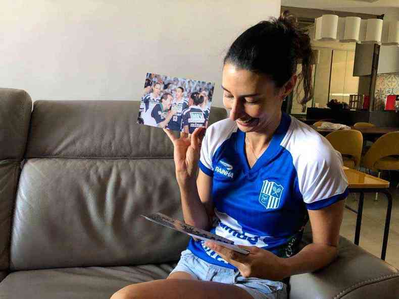 Sheilla se emocionou ao rever as fotos da sua passagem pelo Minas, que, segundo ela, marcou sua histria(foto: Minas Tnis Clube/Divulgao)