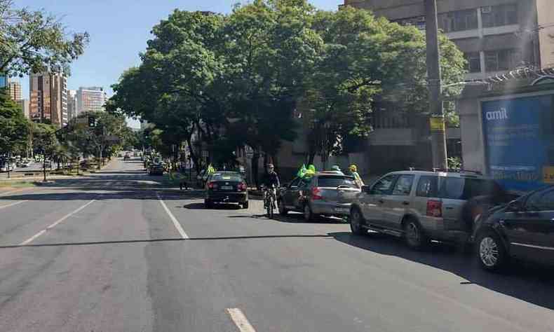 Carros na Praa Tiradentes