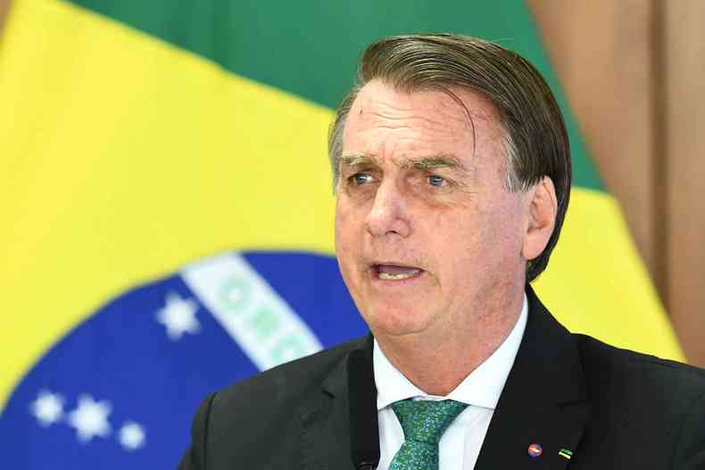 O presidente Bolsonaro em primeiro plano