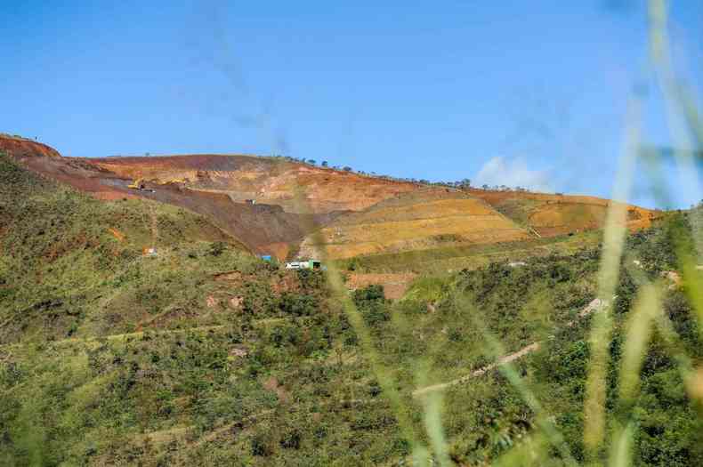 Área minerada da Gute Sicht Mineração Boa Vista, que opera na Serra do Curral na face de Sabará, perto de Belo Horizonte