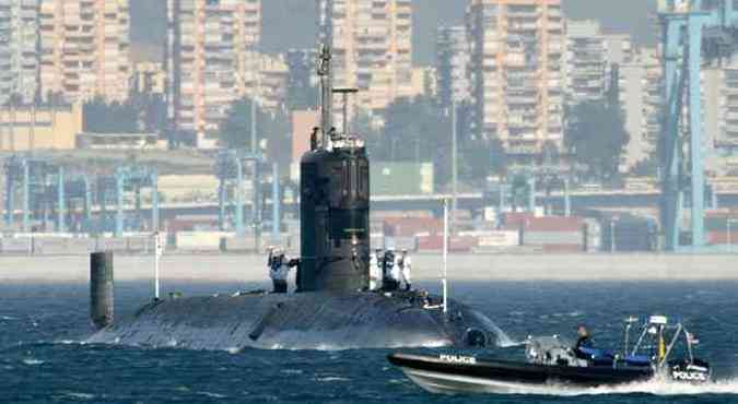 Submarino nuclear britnico HMS Tireless no porto de Gibraltar em 2004(foto: JOSE LUIS ROCA/AFP)