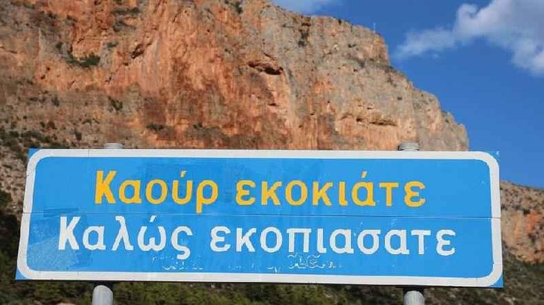 Os moradores esperam manter o tsakoniano vivo criando dicion�rios e oferecendo aulas online(foto: Angela Dansby)