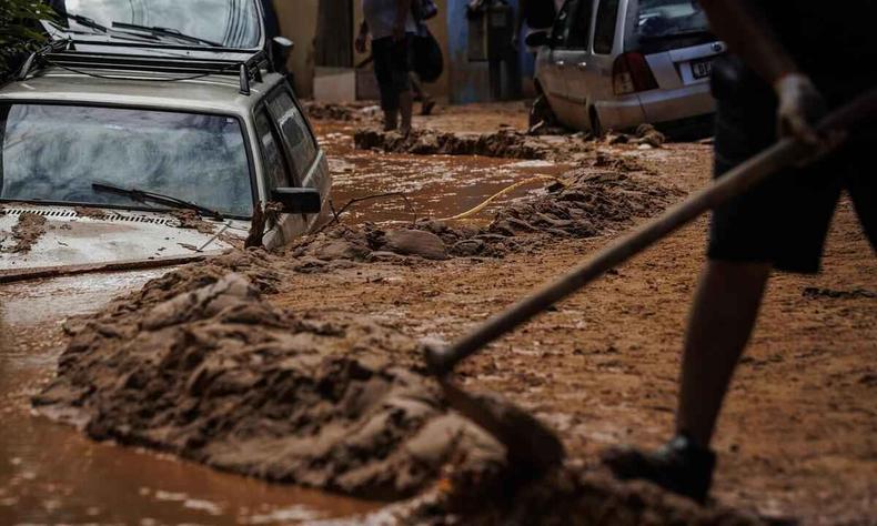 Maior chuva registrada no Brasil causou uma série de desastres em São Sebastião, no litoral de São Paulo(foto: Bruno Santos/ Folhapress) Chuvas deixaram rastro de destruição no litoral de São Paulo