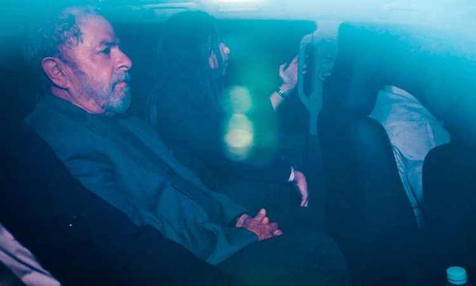 Segundo a decisão, Lula tem mais segurança preso em Curitiba do que tinha livre(foto: SUAMY BEYDOUN/AGIF/ESTADAO CONTEUDO) Segundo a decisão, Lula tem mais segurança preso em Curitiba do que tinha livre(foto: SUAMY BEYDOUN/AGIF/ESTADAO CONTEUDO)