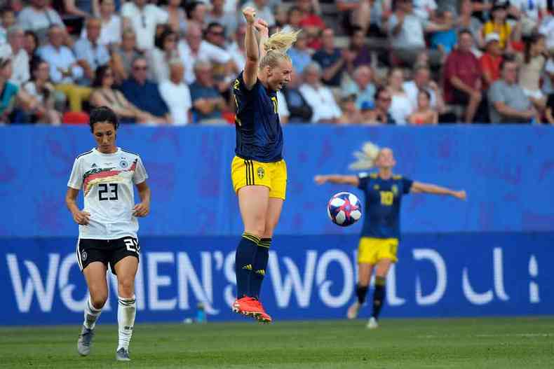 Suecas comemoraram o triunfo sobre as alems, vingando a derrota na final dos Jogos do Rio'2016(foto: Loic Venance/AFP)