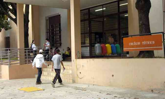 No Coltec, da UFMG, parte dos professores suspendeu aulas aps meses sem salrio(foto: Beto Novaes/EM/D.A Press 15/4/10)