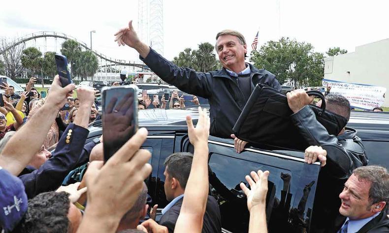 O presidente Bolsonaro inaugurou vice-consulado e participou de motociata em Orlando, nos Estados Unidos, na manhã de ontem(foto: Gregg Newton/AFP) O presidente Bolsonaro