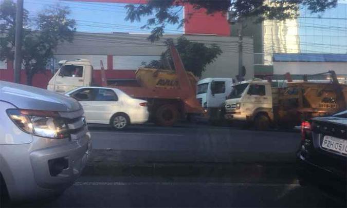 Na Avenida Amazonas,, transportadores de caçambas também fizeram protesto(foto: Rita de Cássia Duarte/Divulgação) Na Avenida Amazonas,, transportadores de caçambas também fizeram protesto(foto: Rita de Cássia Duarte/Divulgação)