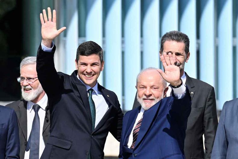 Luiz Incio Lula da Silva, aps receber o presidente eleito do Paraguai, Santiago Pea, no Palcio da Alvorada