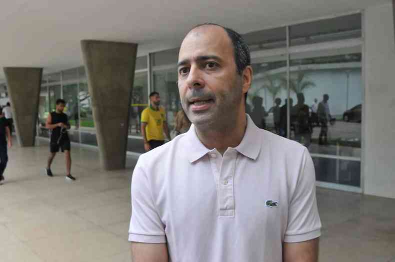 Advogado Bruno Albergaria entrou com ao pela gratuidade dos transportes e critica postura da CBTU no colgio estadual Central para votar