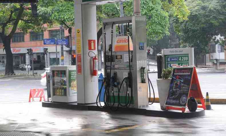 A proporo do preo do lcool sobre a gasolina chegou a 70%(foto: Beto Novaes / EM / D.A. Press)