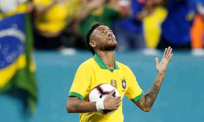 Sob um clima de desconfiana, Neymar voltou  equipe do Brasil e foi bem no retorno diante da Colmbia(foto: Michael Reaves/AFP)