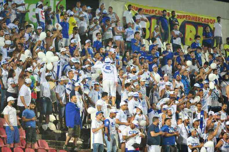 Mais de 5 mil pessoas compareceram  Arena do Jacar no empate do Cruzeiro com o Operrio