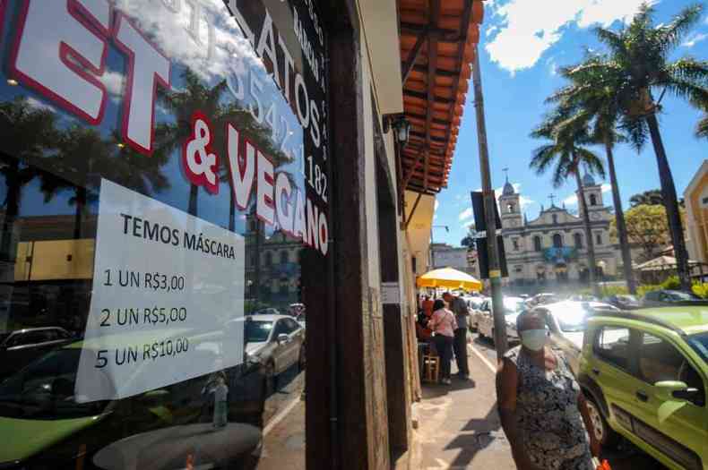 De volta ao Minas Consciente, Nova Lima notifica comerciantes que insistem em manter lojas abertas. Somente servios essenciais esto autorizados.(foto: Leandro Couri/EM/D.A Press.)