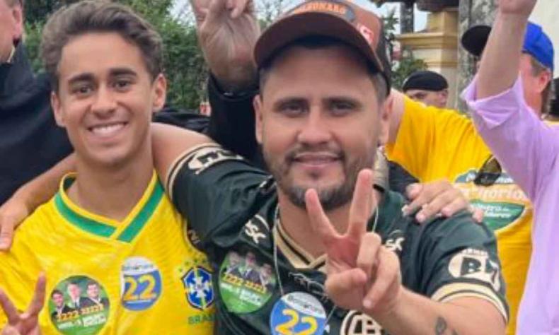 Deputado e senador esto trabalhando juntos em Braslia, no Congresso Nacional