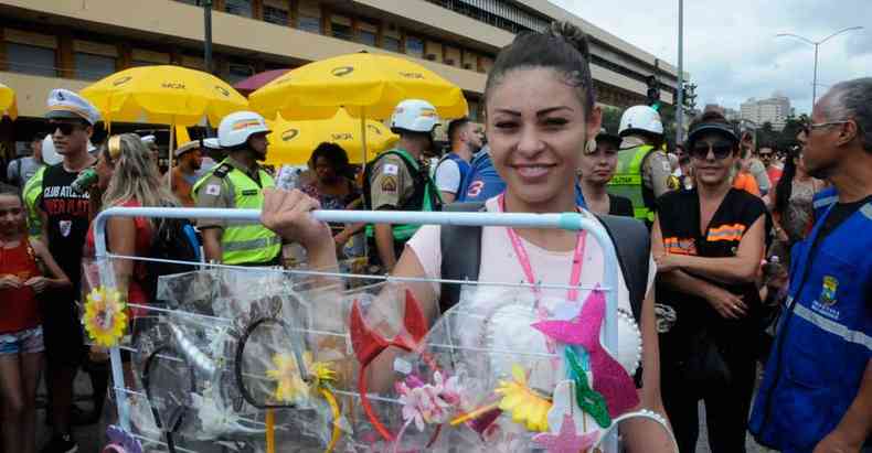 Priscila dos Santos esbarrou em lojas abertas na concorrncia com seus arquinhos(foto: Paulo Filgueiras/EM/D.A Press)