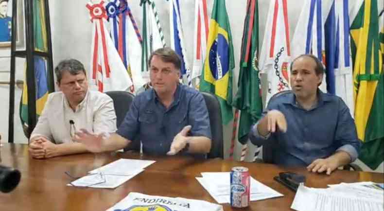 Bolsonaro critica partidos de esquerda por condenarem o tratamento precoce(foto: Reproduo/Twitter)